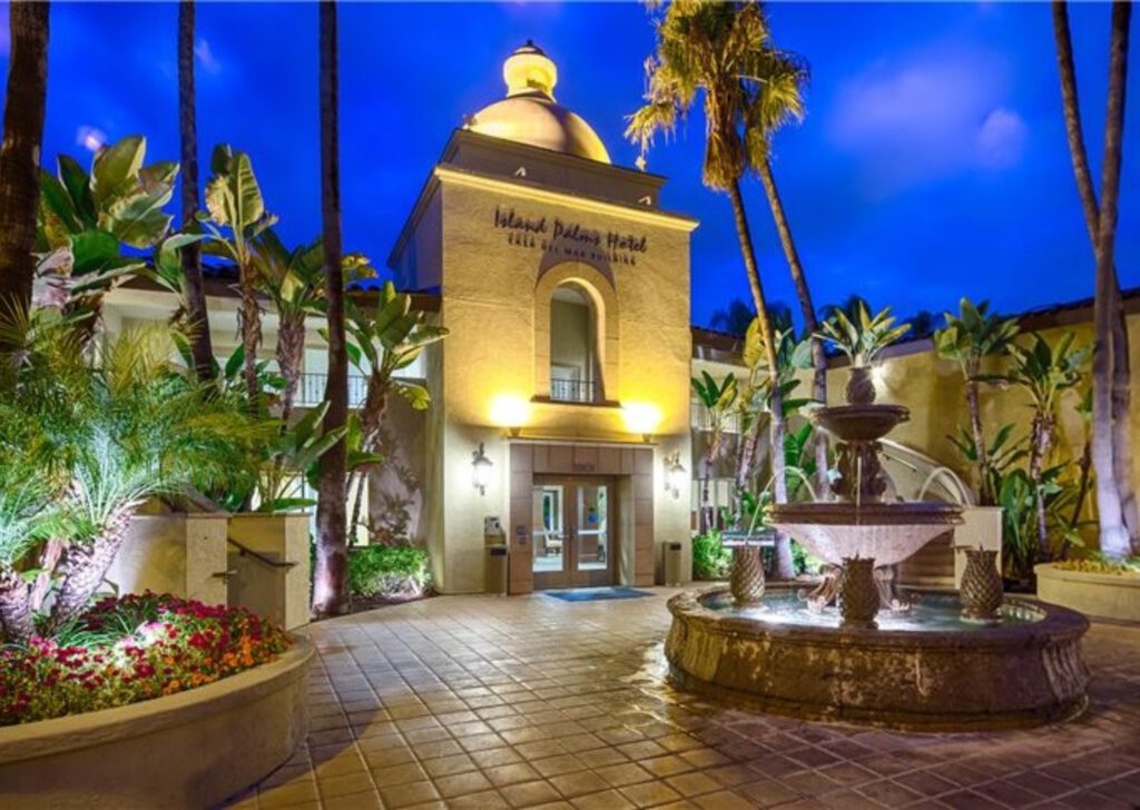 Casa Del Mar entrance