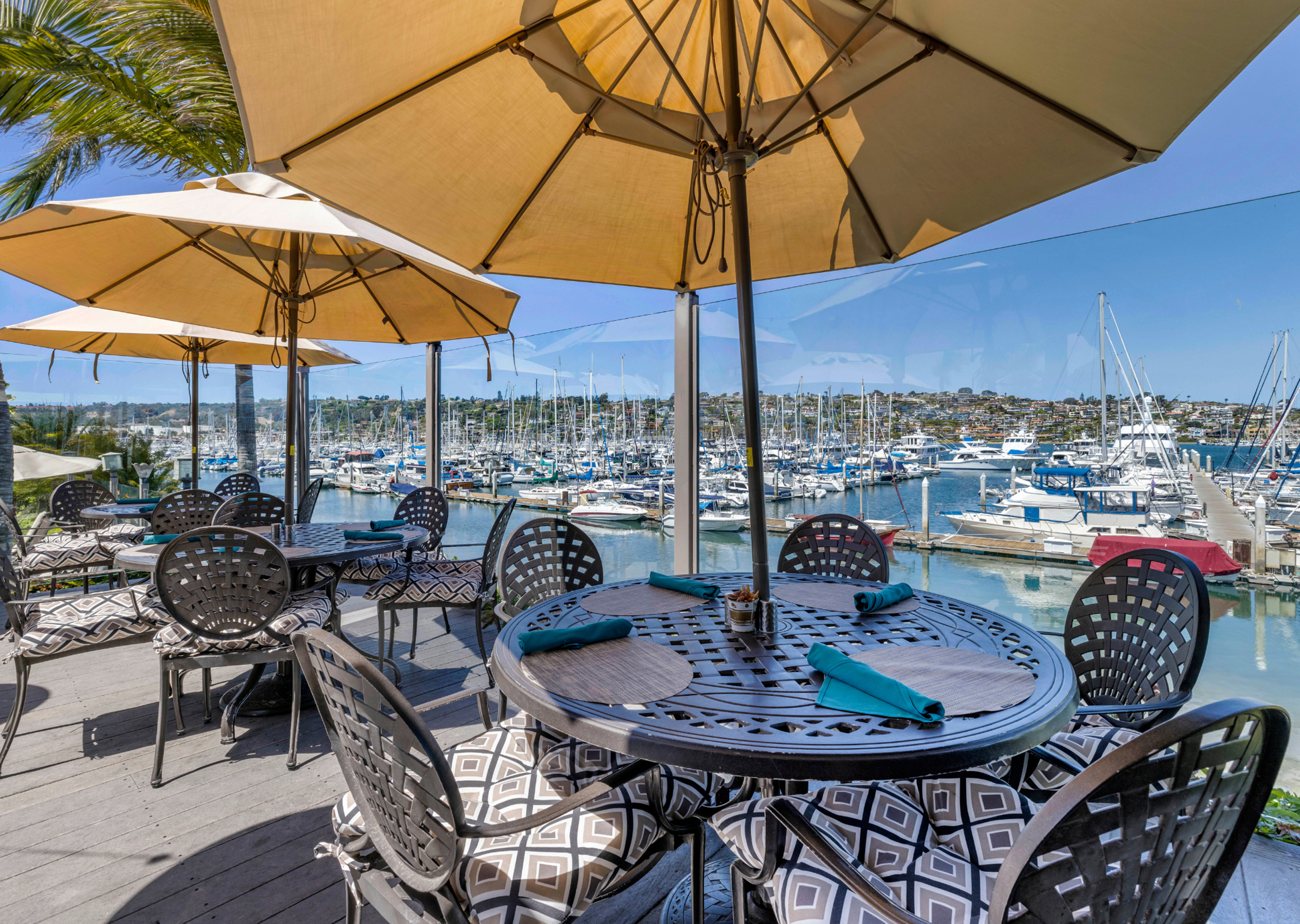 Blue Wave Bar & Grill
