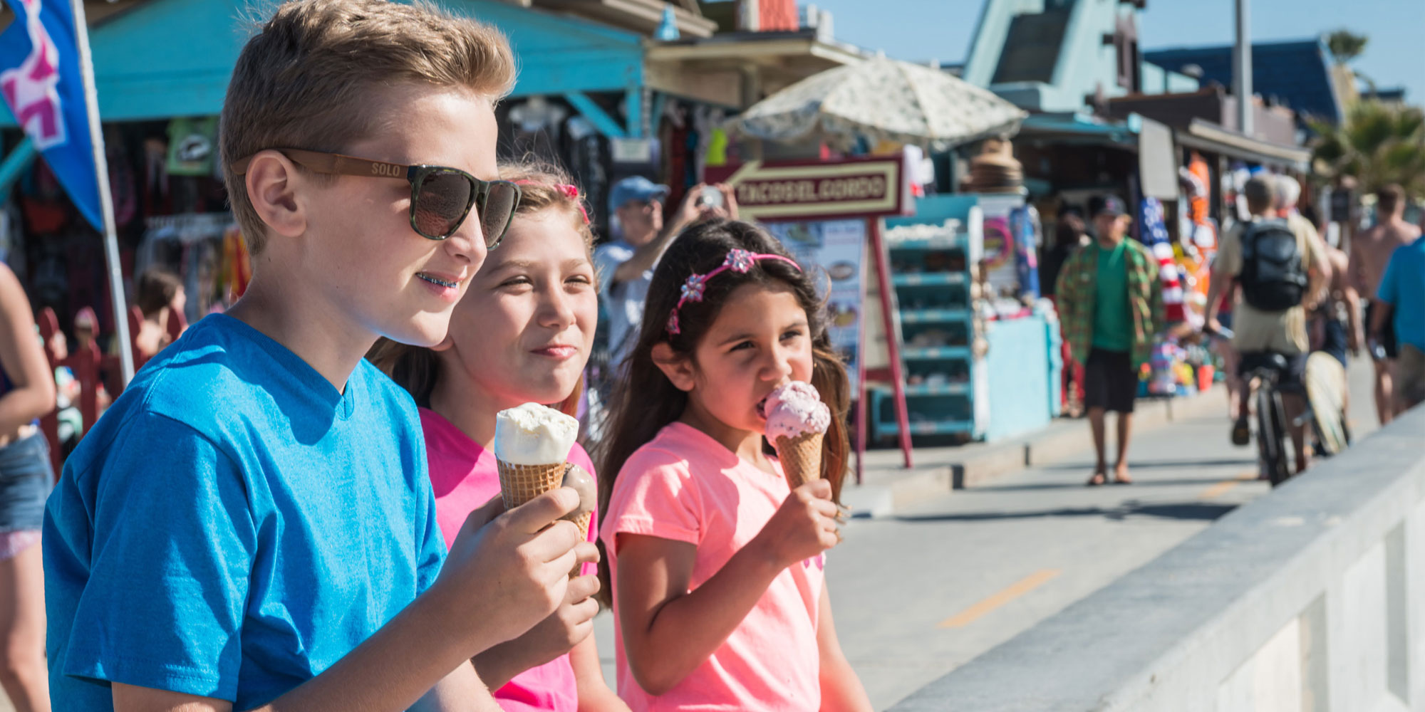 kids eating ice cream