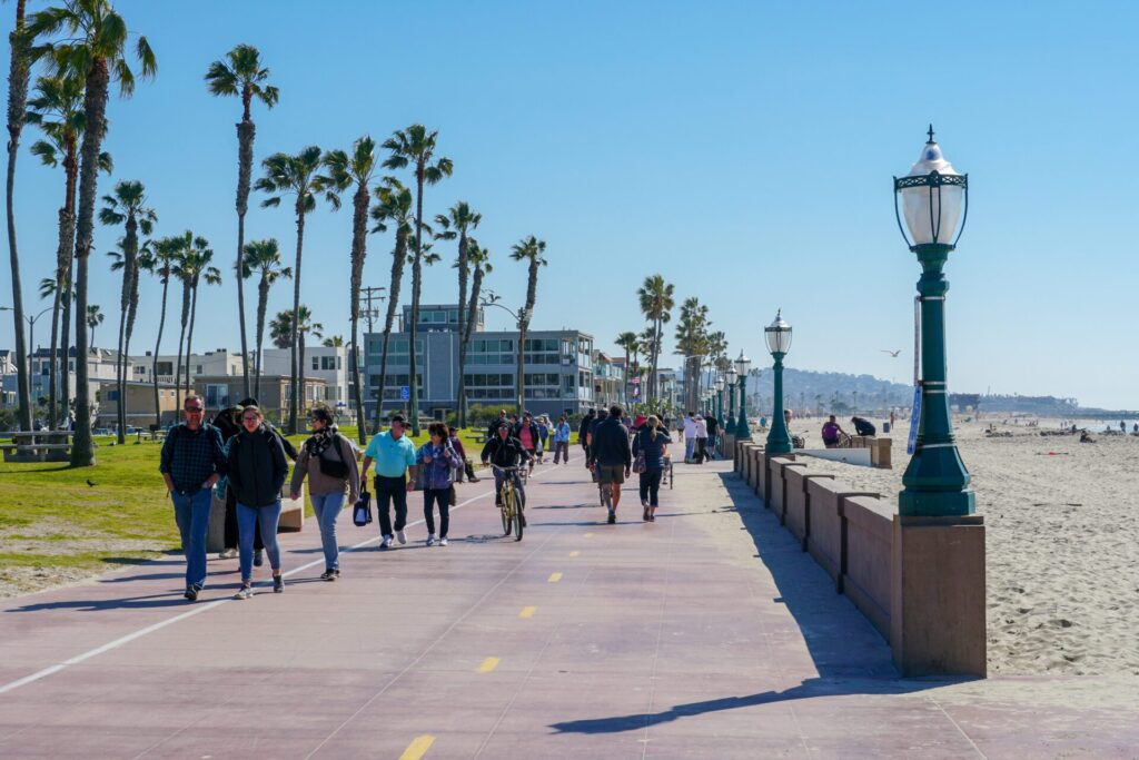 a public walkway next to the beach