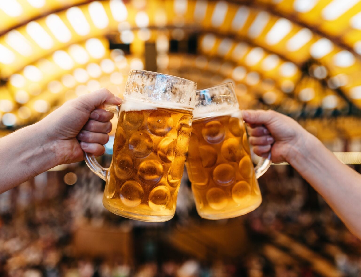 People cheersing beer