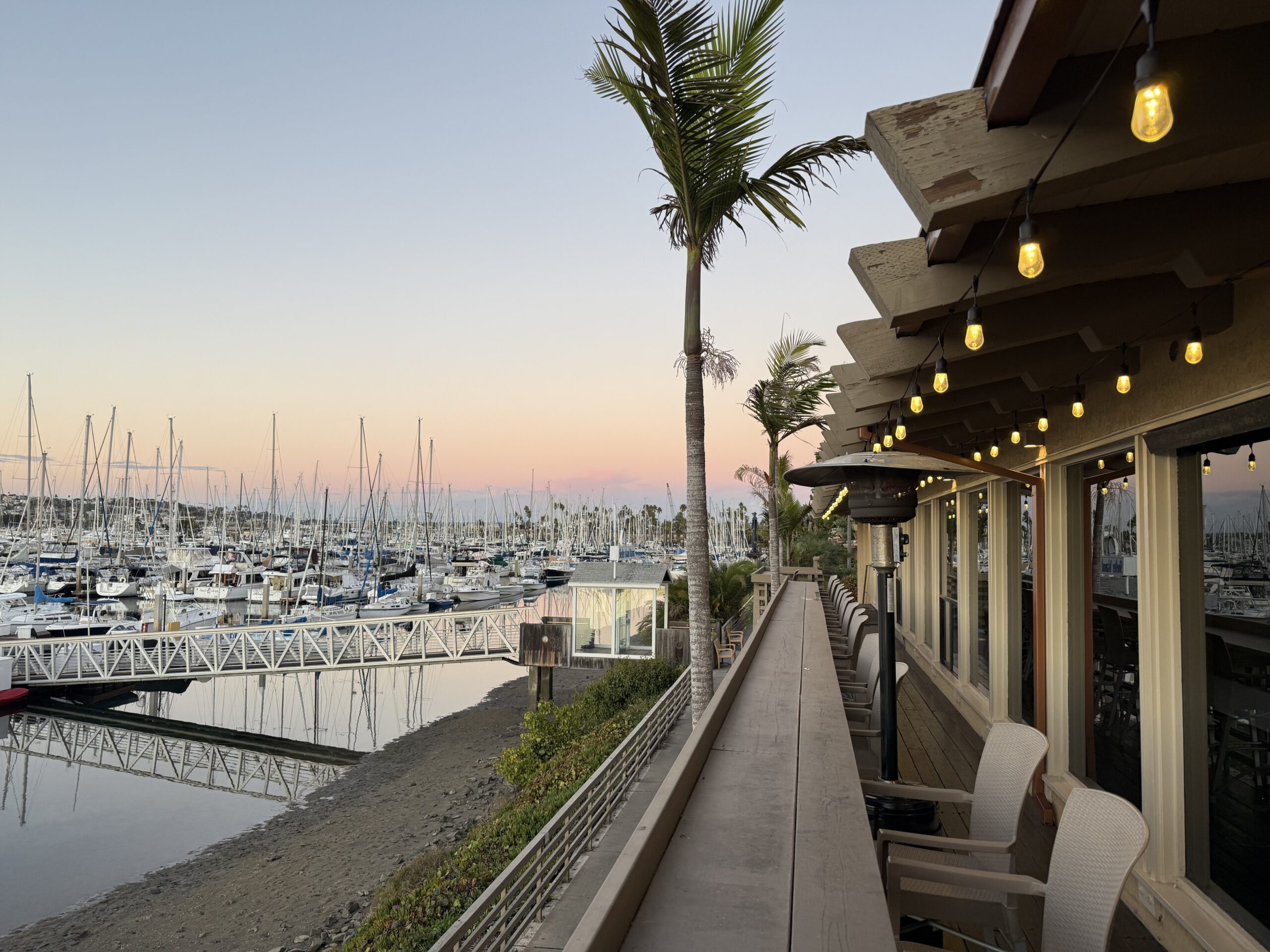 Blue Wave Bar & Grill 